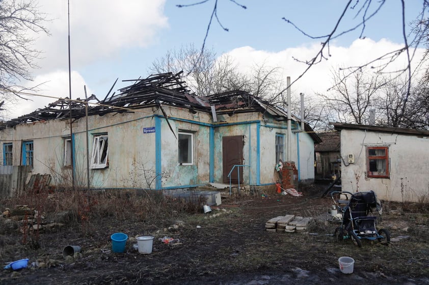 Vibrovka (Ukraine), 23/02/2022.- General view of damage in Vibrovka village after shelling, near the pro-Russian militants controlled city of Luhansk, Ukraine, 23 February 2022. Russia on 21 February 2022 recognized the eastern Ukrainian self-proclaimed Donetsk and Luhansk People's Republics breakaway regions as independent states and ordered the deployment of peacekeeping troops to the Donbas, triggering an expected series of economic sanctions announcements by Western countries. (Rusia, Ucrania) EFE/EPA/ZURAB KURTSIKIDZE