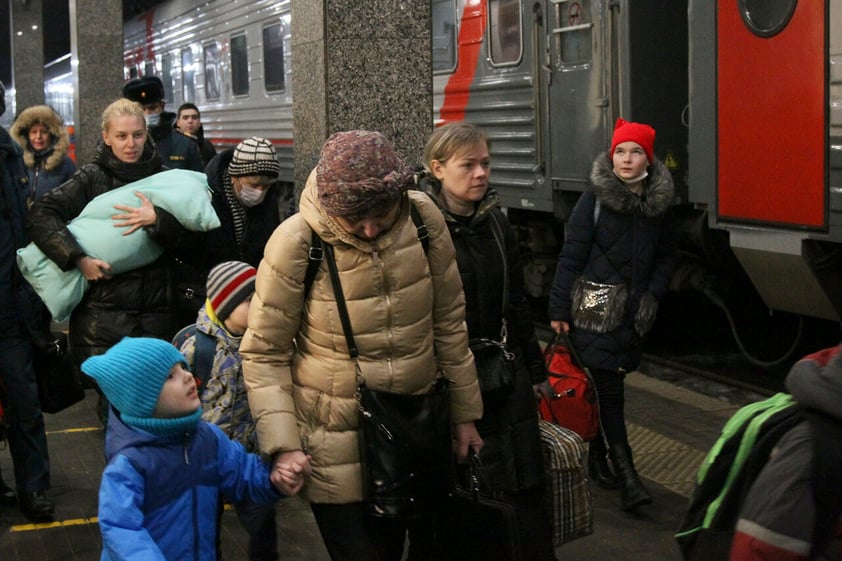 Evacuaciones y protestas: el rostro humano de la guerra entre Rusia y Ucrania