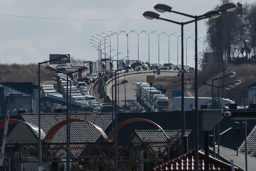 Evacuaciones y protestas: el rostro humano de la guerra entre Rusia y Ucrania