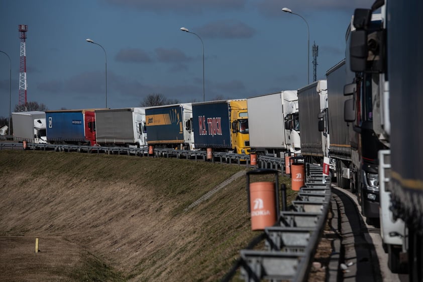 Evacuaciones y protestas: el rostro humano de la guerra entre Rusia y Ucrania