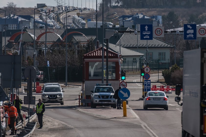 Evacuaciones y protestas: el rostro humano de la guerra entre Rusia y Ucrania