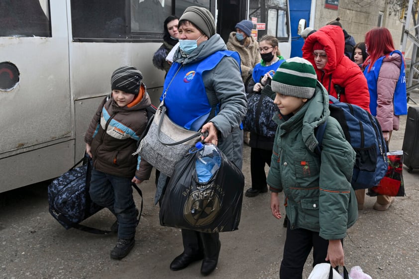 Evacuaciones y protestas: el rostro humano de la guerra entre Rusia y Ucrania