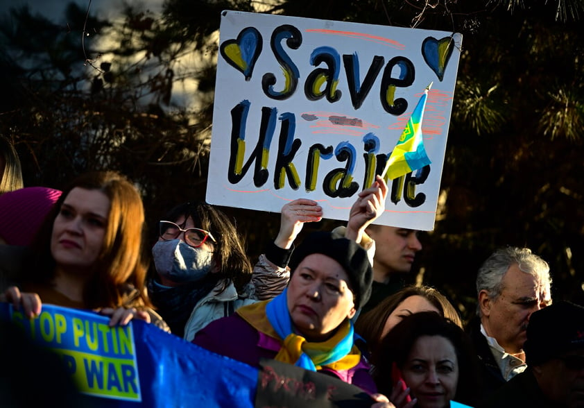 Evacuaciones y protestas: el rostro humano de la guerra entre Rusia y Ucrania