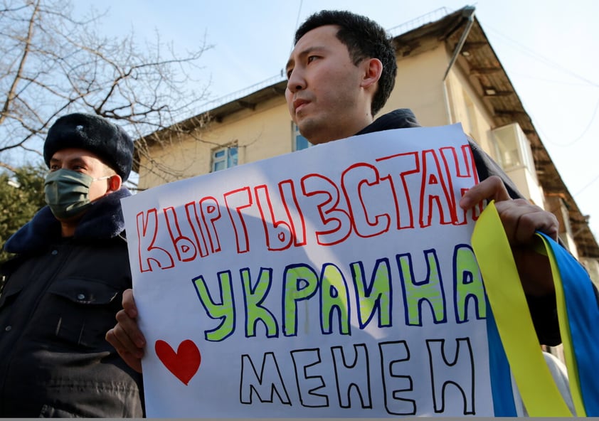 Evacuaciones y protestas: el rostro humano de la guerra entre Rusia y Ucrania