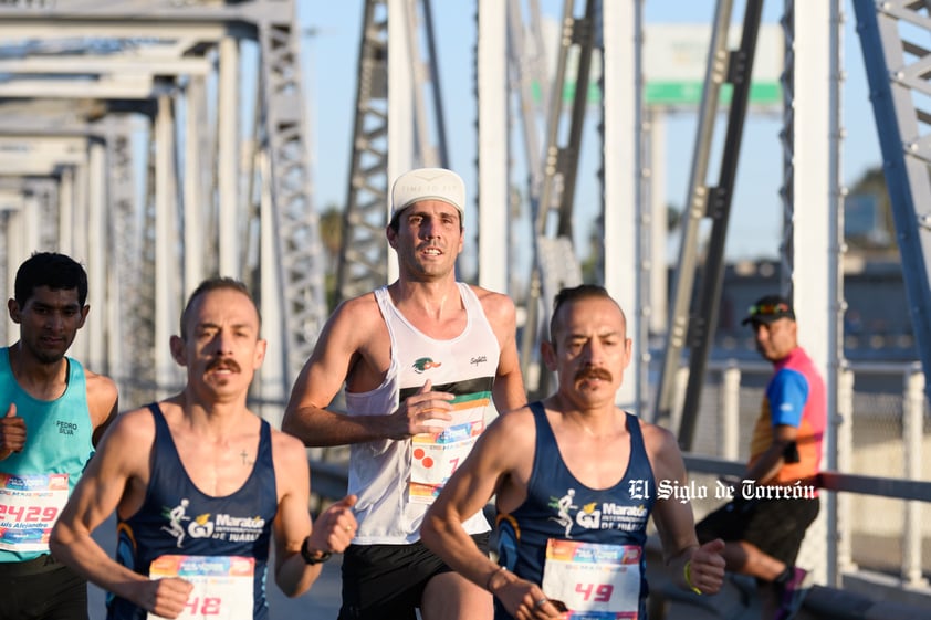 Fotografías del Maratón Lala edición 2022 en el puente plateado que une los estados de Coahuila y Durango