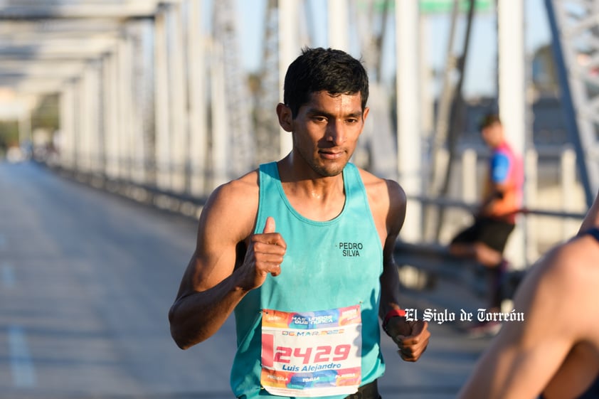 Fotografías del Maratón Lala edición 2022 en el puente plateado que une los estados de Coahuila y Durango