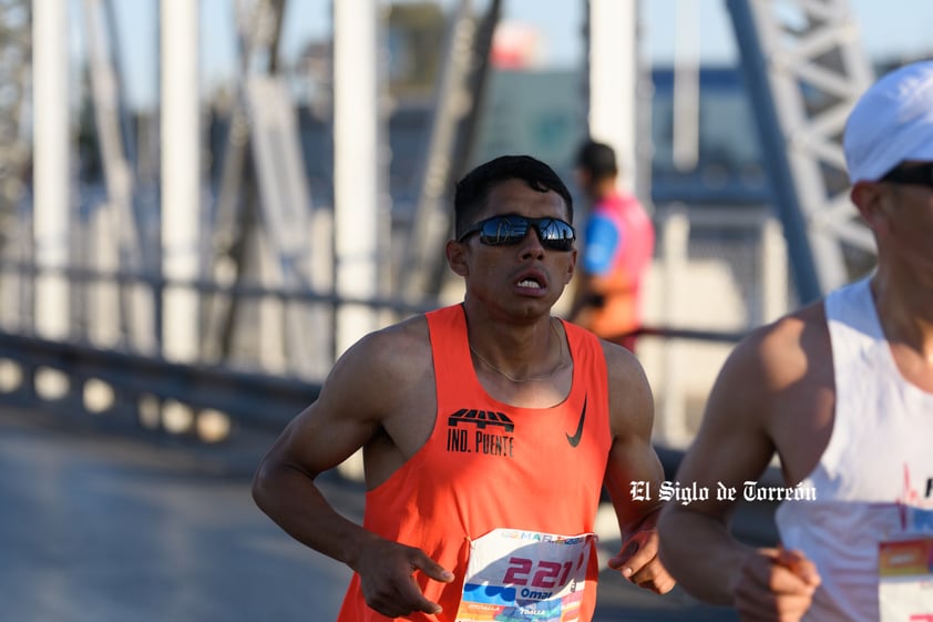 Fotografías del Maratón Lala edición 2022 en el puente plateado que une los estados de Coahuila y Durango