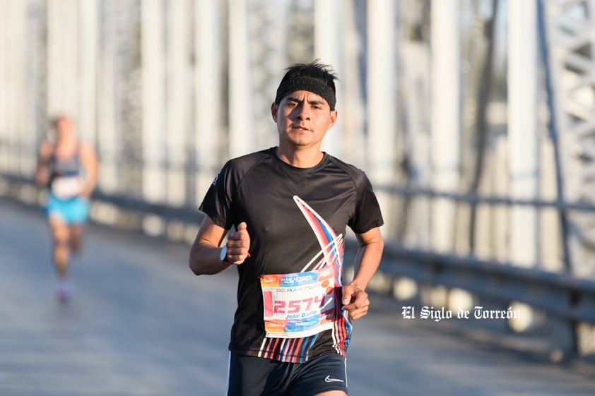 Fotografías del Maratón Lala edición 2022 en el puente plateado que une los estados de Coahuila y Durango