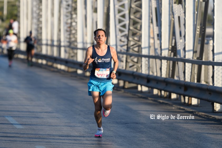 Fotografías del Maratón Lala edición 2022 en el puente plateado que une los estados de Coahuila y Durango