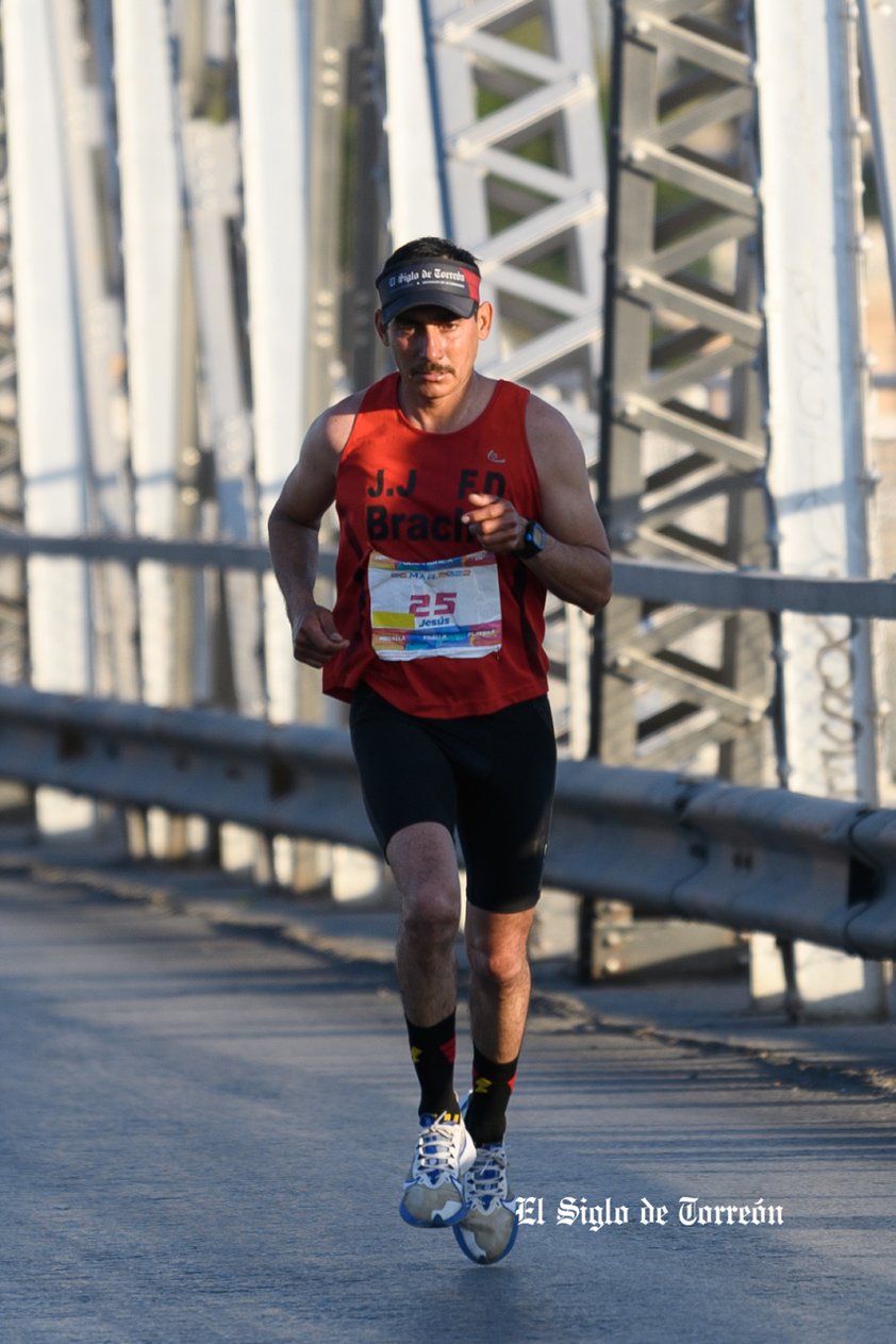 Fotografías del Maratón Lala edición 2022 en el puente plateado que une los estados de Coahuila y Durango