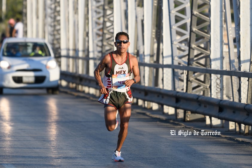 Fotografías del Maratón Lala edición 2022 en el puente plateado que une los estados de Coahuila y Durango