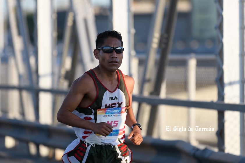 Fotografías del Maratón Lala edición 2022 en el puente plateado que une los estados de Coahuila y Durango