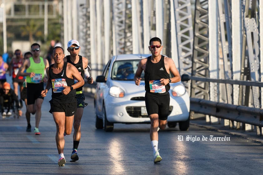 Fotografías del Maratón Lala edición 2022 en el puente plateado que une los estados de Coahuila y Durango