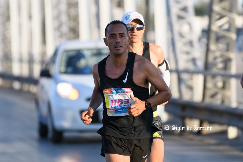 Fotografías del Maratón Lala edición 2022 en el puente plateado que une los estados de Coahuila y Durango