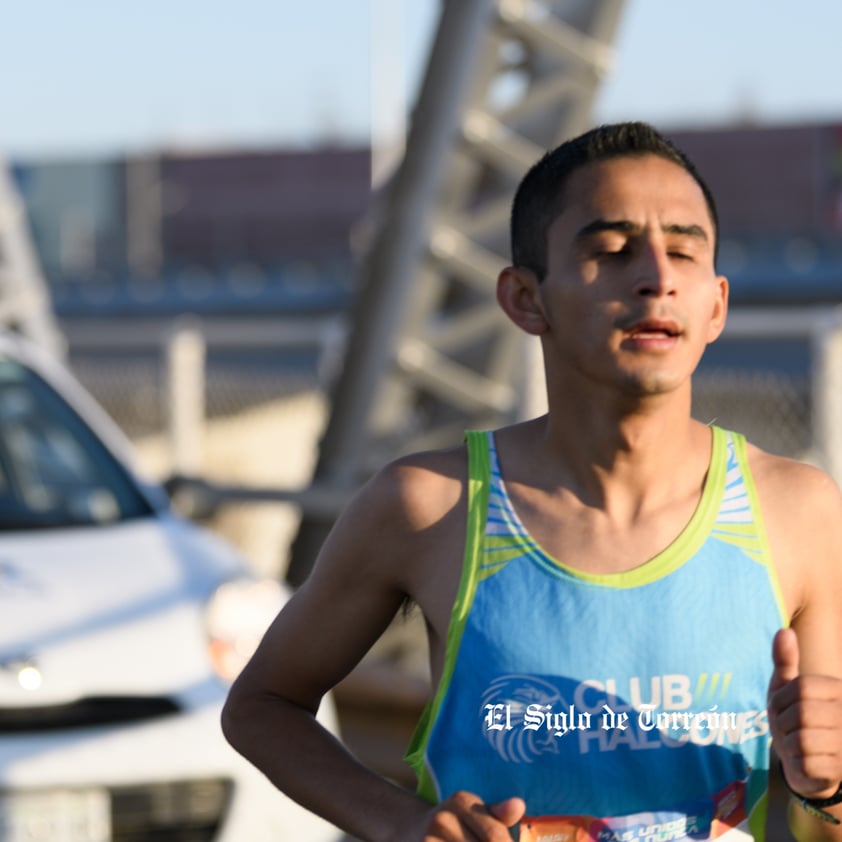 Fotografías del Maratón Lala edición 2022 en el puente plateado que une los estados de Coahuila y Durango