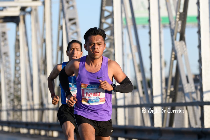 Fotografías del Maratón Lala edición 2022 en el puente plateado que une los estados de Coahuila y Durango