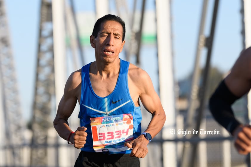 Fotografías del Maratón Lala edición 2022 en el puente plateado que une los estados de Coahuila y Durango