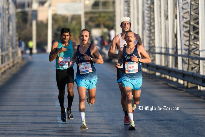 Fotografías del Maratón Lala edición 2022 en el puente plateado que une los estados de Coahuila y Durango