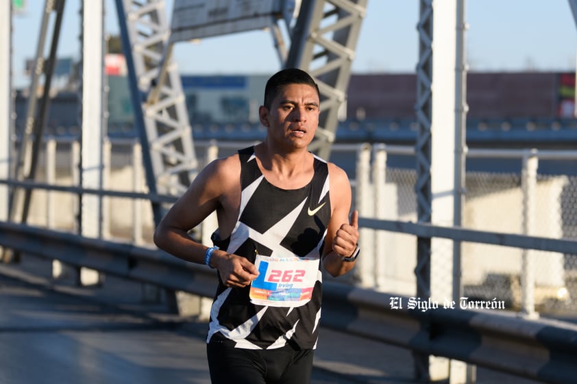 Fotografías del Maratón Lala edición 2022 en el puente plateado que une los estados de Coahuila y Durango