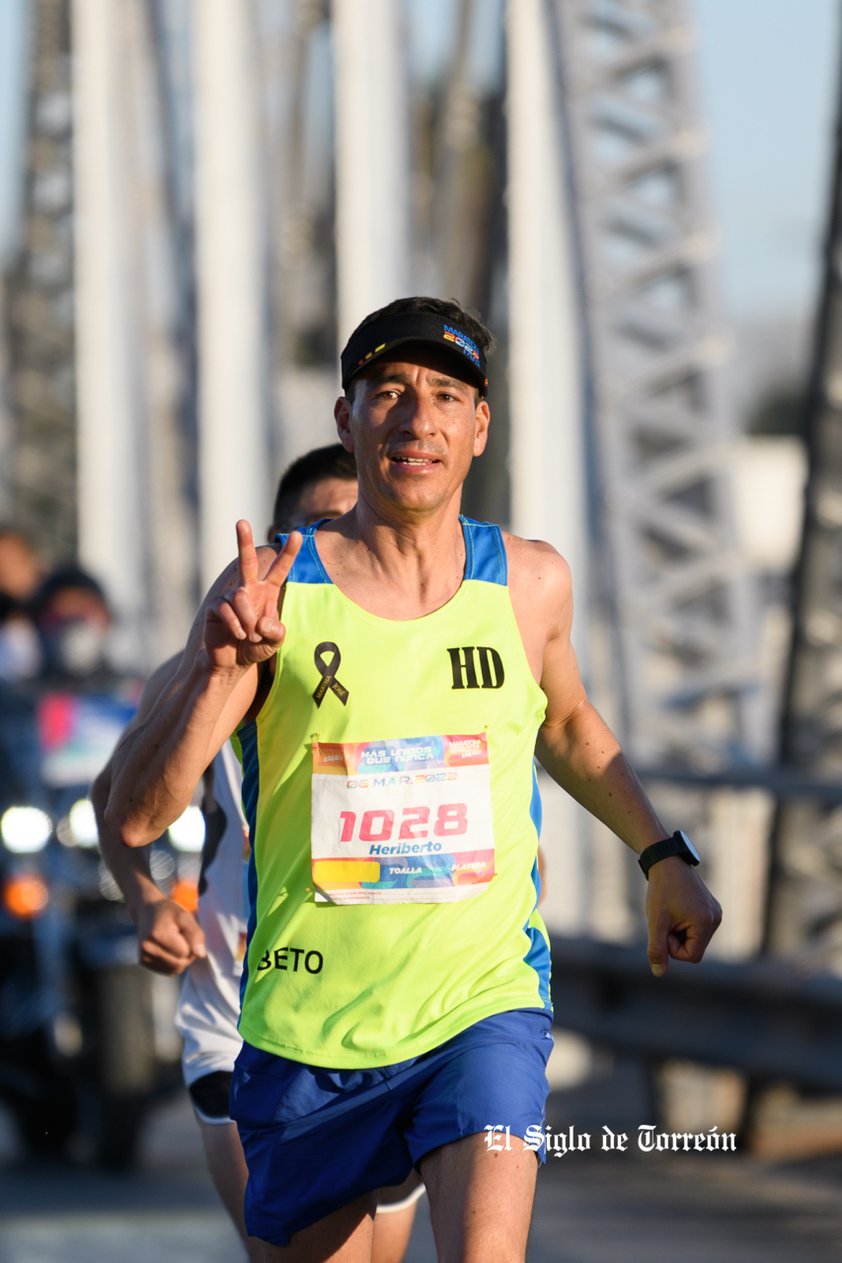 Fotografías del Maratón Lala edición 2022 en el puente plateado que une los estados de Coahuila y Durango