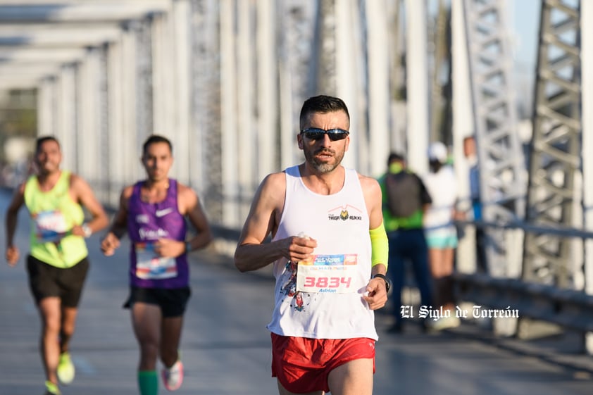 Fotografías del Maratón Lala edición 2022 en el puente plateado que une los estados de Coahuila y Durango