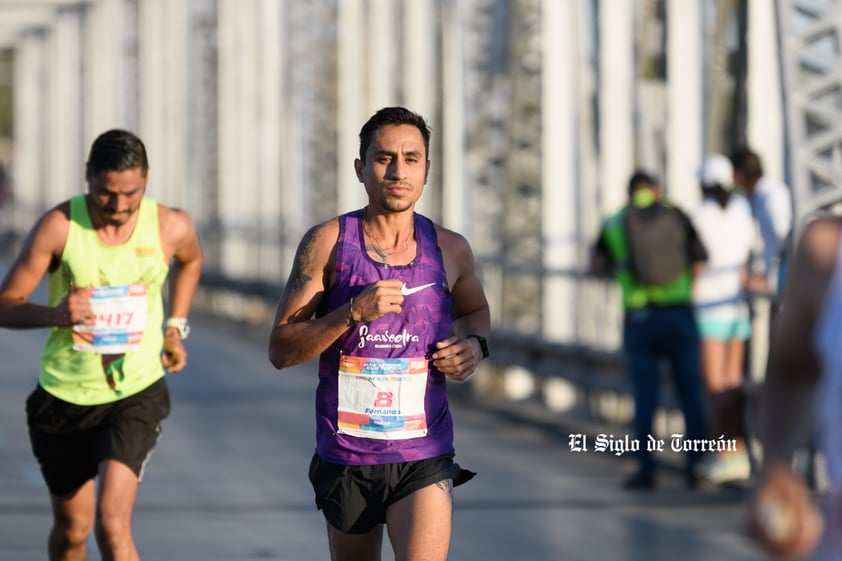 Fotografías del Maratón Lala edición 2022 en el puente plateado que une los estados de Coahuila y Durango