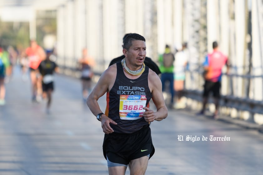 Fotografías del Maratón Lala edición 2022 en el puente plateado que une los estados de Coahuila y Durango