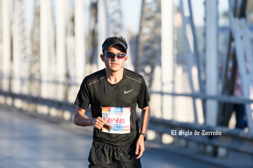 Fotografías del Maratón Lala edición 2022 en el puente plateado que une los estados de Coahuila y Durango