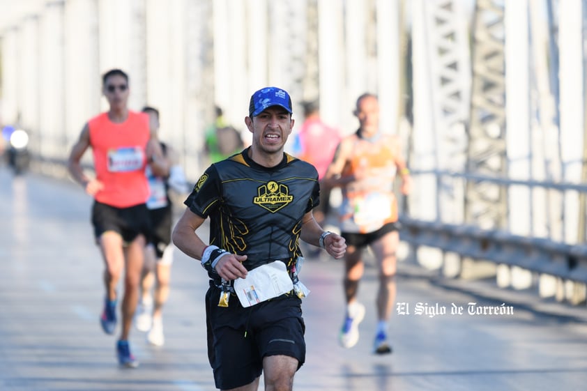 Fotografías del Maratón Lala edición 2022 en el puente plateado que une los estados de Coahuila y Durango