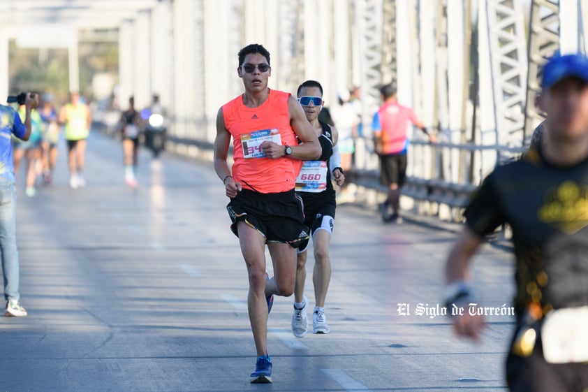 Fotografías del Maratón Lala edición 2022 en el puente plateado que une los estados de Coahuila y Durango