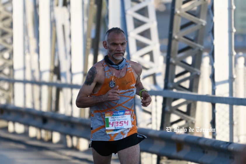 Fotografías del Maratón Lala edición 2022 en el puente plateado que une los estados de Coahuila y Durango