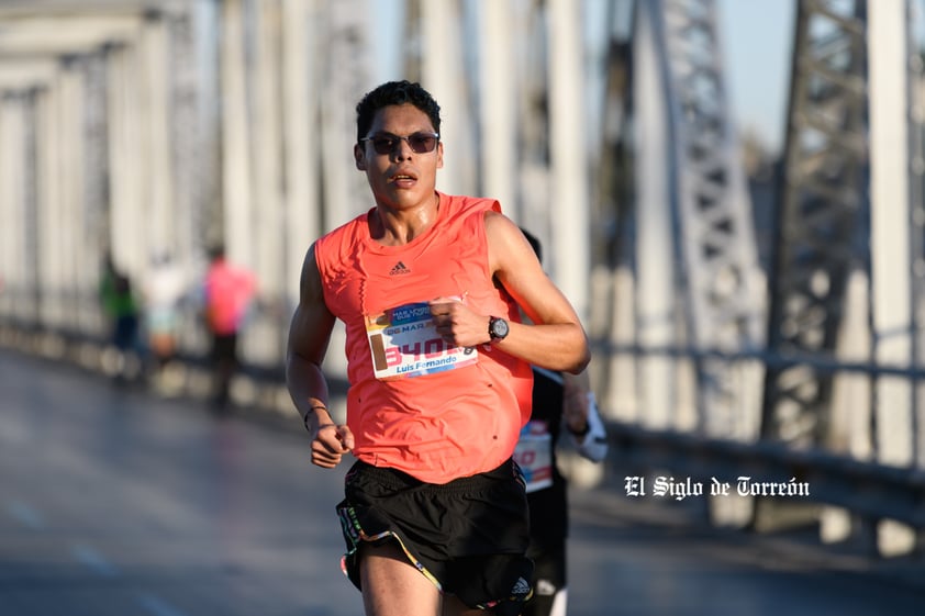 Fotografías del Maratón Lala edición 2022 en el puente plateado que une los estados de Coahuila y Durango