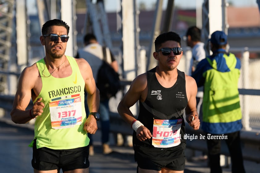 Fotografías del Maratón Lala edición 2022 en el puente plateado que une los estados de Coahuila y Durango