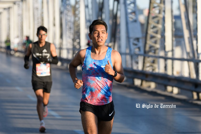 Fotografías del Maratón Lala edición 2022 en el puente plateado que une los estados de Coahuila y Durango