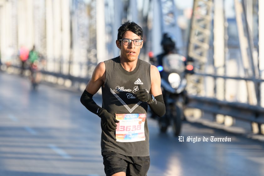 Fotografías del Maratón Lala edición 2022 en el puente plateado que une los estados de Coahuila y Durango