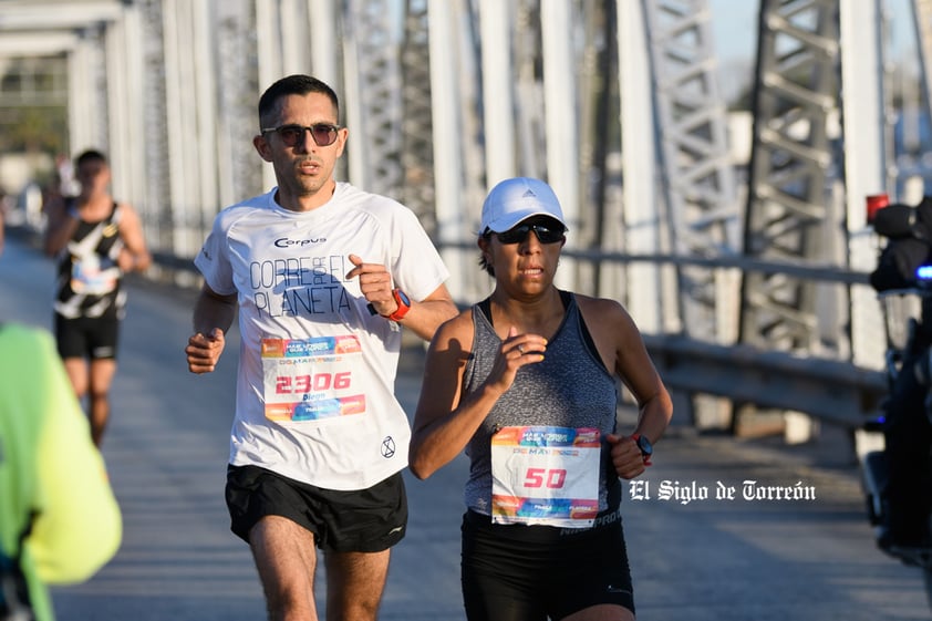 Fotografías del Maratón Lala edición 2022 en el puente plateado que une los estados de Coahuila y Durango