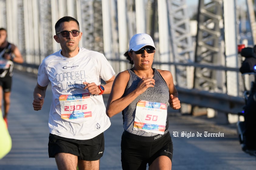 Fotografías del Maratón Lala edición 2022 en el puente plateado que une los estados de Coahuila y Durango