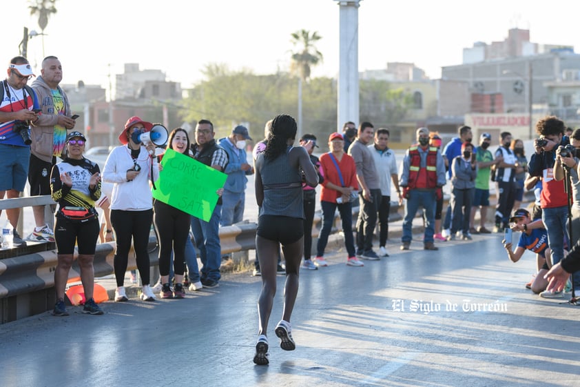 Fotografías del Maratón Lala edición 2022 en el puente plateado que une los estados de Coahuila y Durango