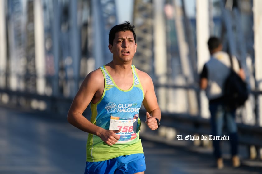 Fotografías del Maratón Lala edición 2022 en el puente plateado que une los estados de Coahuila y Durango