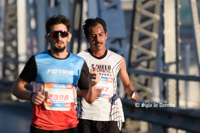 Fotografías del Maratón Lala edición 2022 en el puente plateado que une los estados de Coahuila y Durango