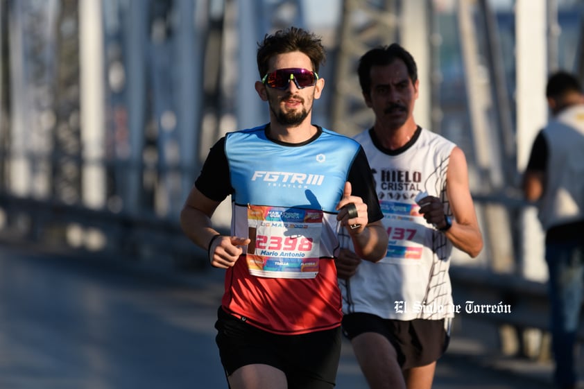 Fotografías del Maratón Lala edición 2022 en el puente plateado que une los estados de Coahuila y Durango