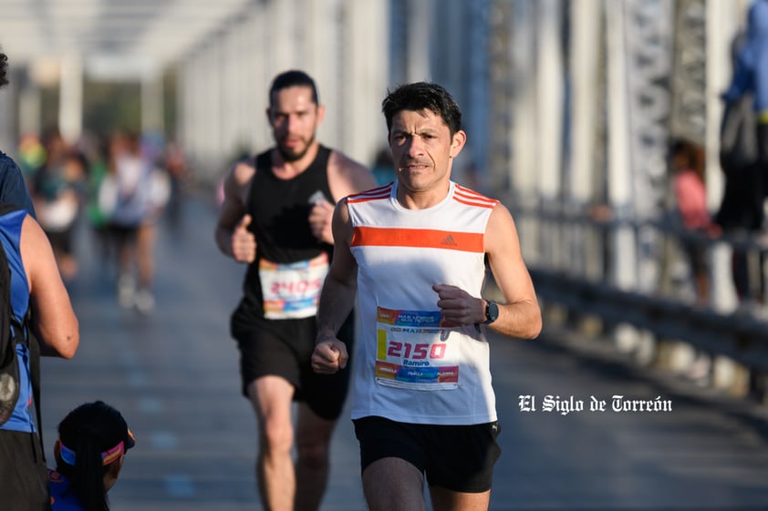 Fotografías del Maratón Lala edición 2022 en el puente plateado que une los estados de Coahuila y Durango