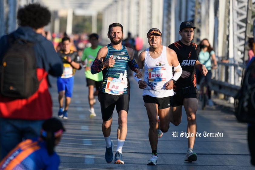 Fotografías del Maratón Lala edición 2022 en el puente plateado que une los estados de Coahuila y Durango