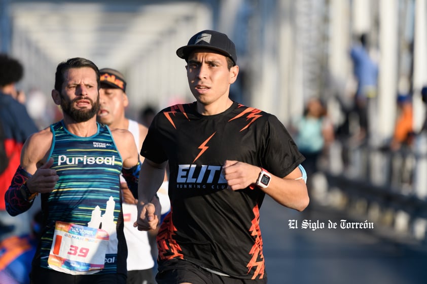 Fotografías del Maratón Lala edición 2022 en el puente plateado que une los estados de Coahuila y Durango