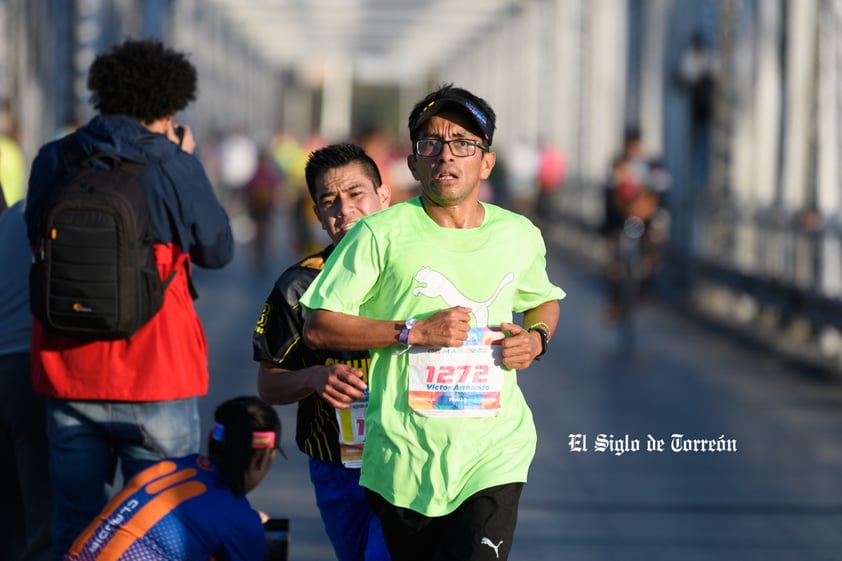 Fotografías del Maratón Lala edición 2022 en el puente plateado que une los estados de Coahuila y Durango