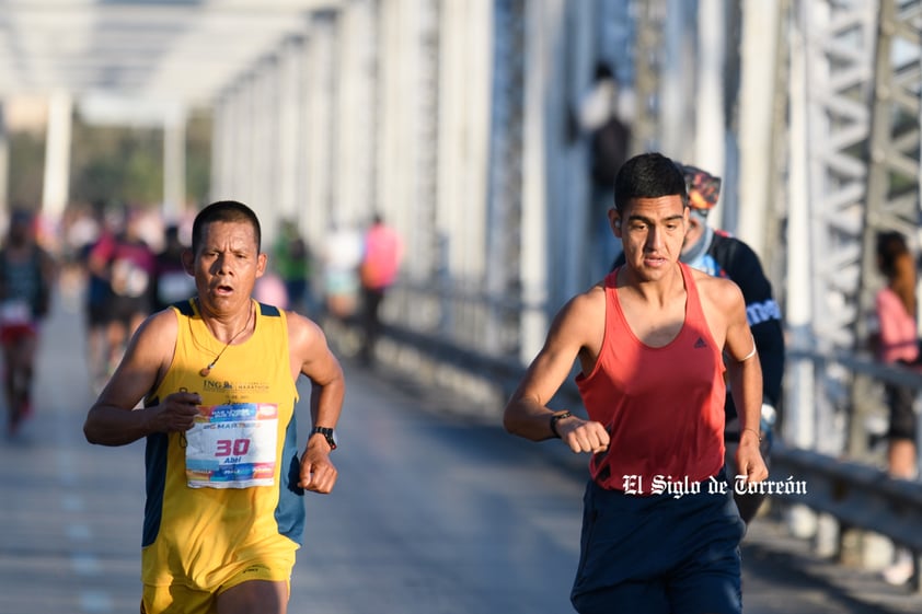 Fotografías del Maratón Lala edición 2022 en el puente plateado que une los estados de Coahuila y Durango