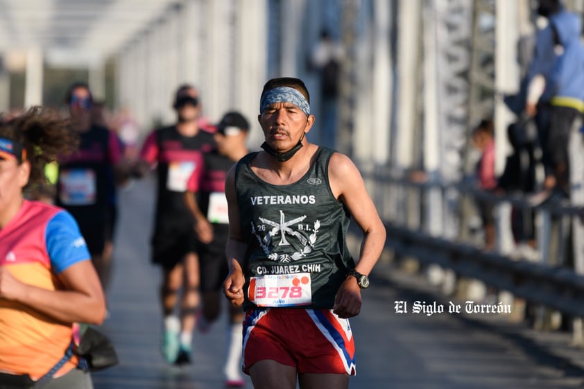 Fotografías del Maratón Lala edición 2022 en el puente plateado que une los estados de Coahuila y Durango