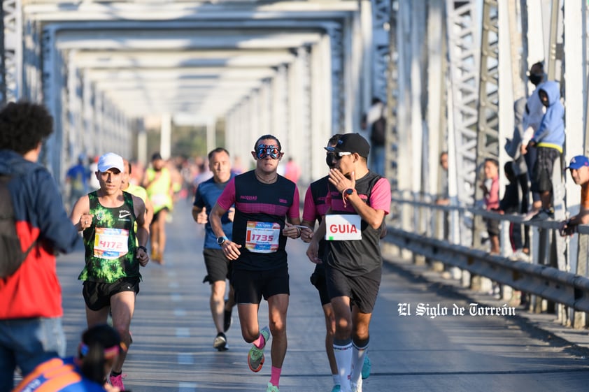 Fotografías del Maratón Lala edición 2022 en el puente plateado que une los estados de Coahuila y Durango