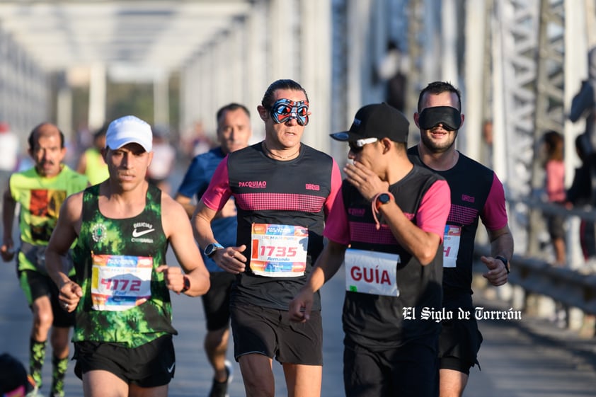 Fotografías del Maratón Lala edición 2022 en el puente plateado que une los estados de Coahuila y Durango