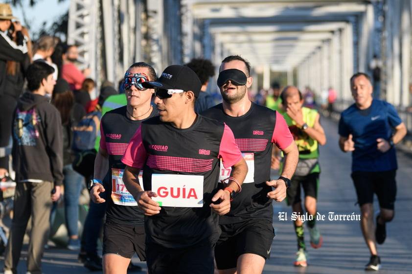 Fotografías del Maratón Lala edición 2022 en el puente plateado que une los estados de Coahuila y Durango